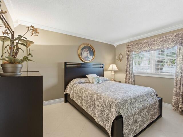 VILLAGE ROYALE ON THE GREEN CONDO - Residential