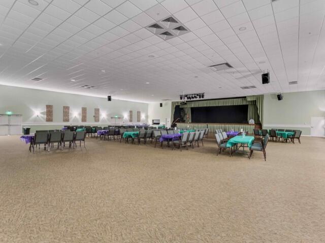 VILLAGE ROYALE ON THE GREEN CONDO - Residential