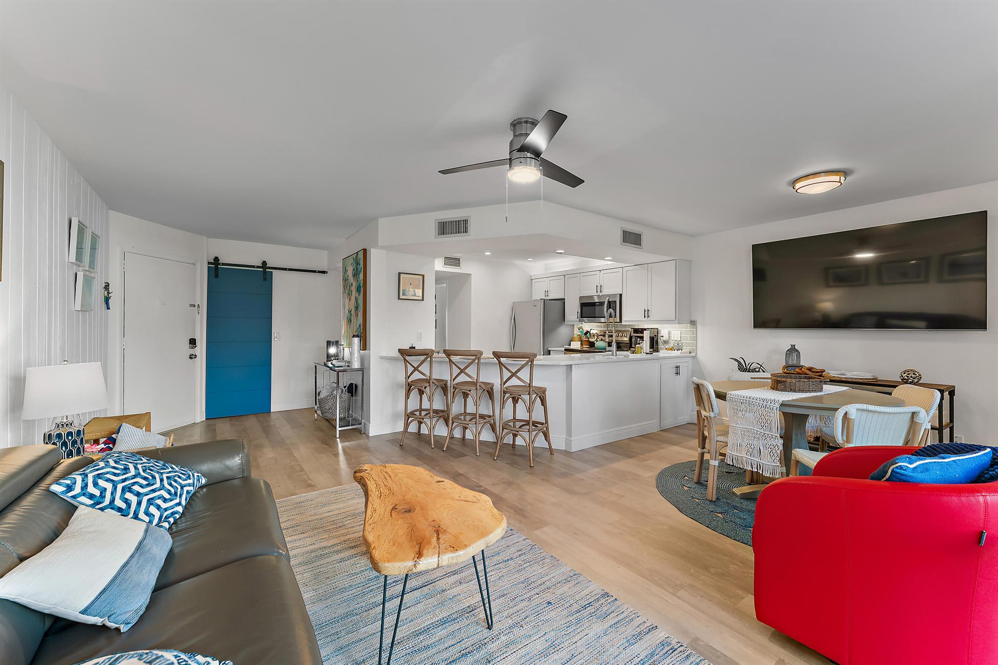 1605 S Us Highway 1 V1-104