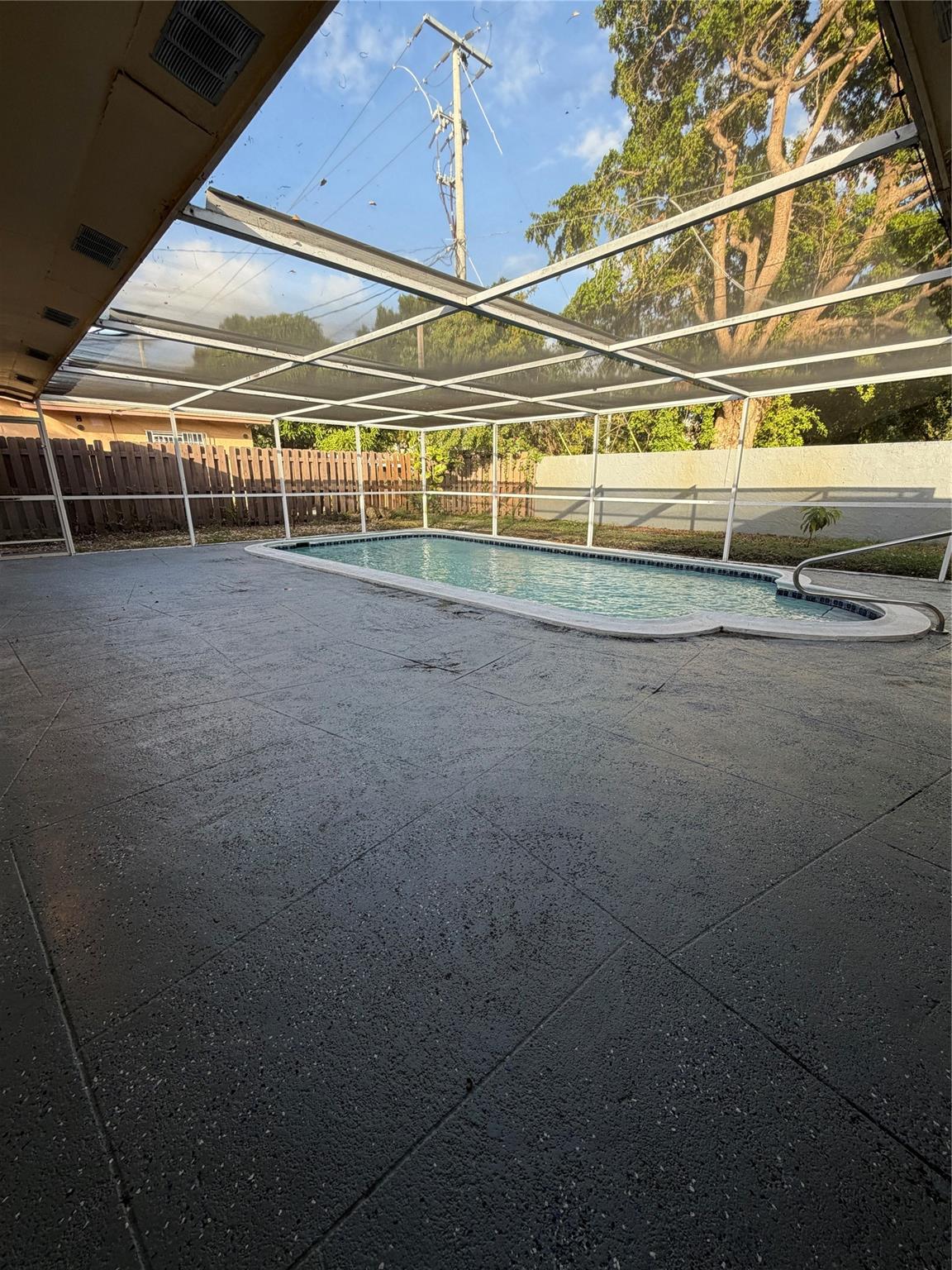 LAUDERDALE LAKES EAST GAT - Residential Lease