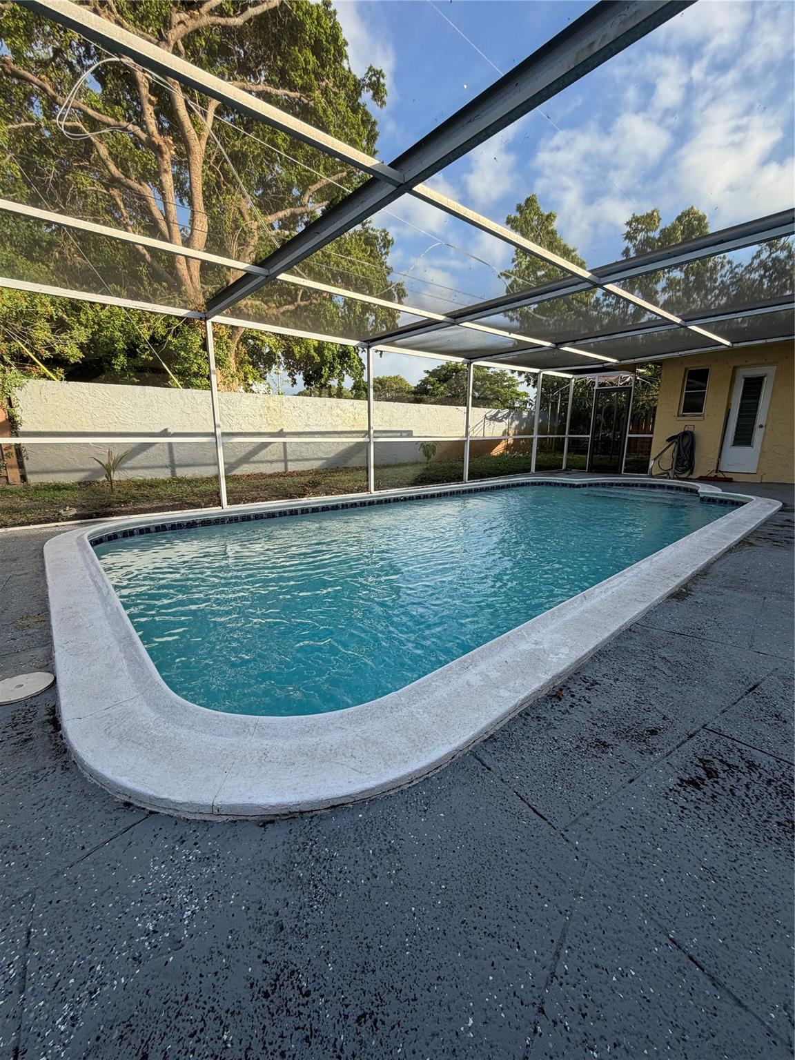 LAUDERDALE LAKES EAST GAT - Residential Lease