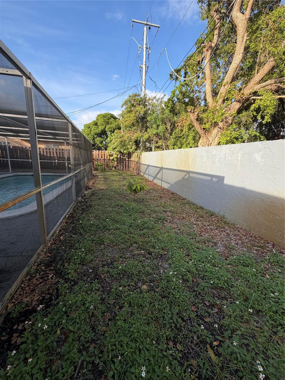LAUDERDALE LAKES EAST GAT - Residential Lease