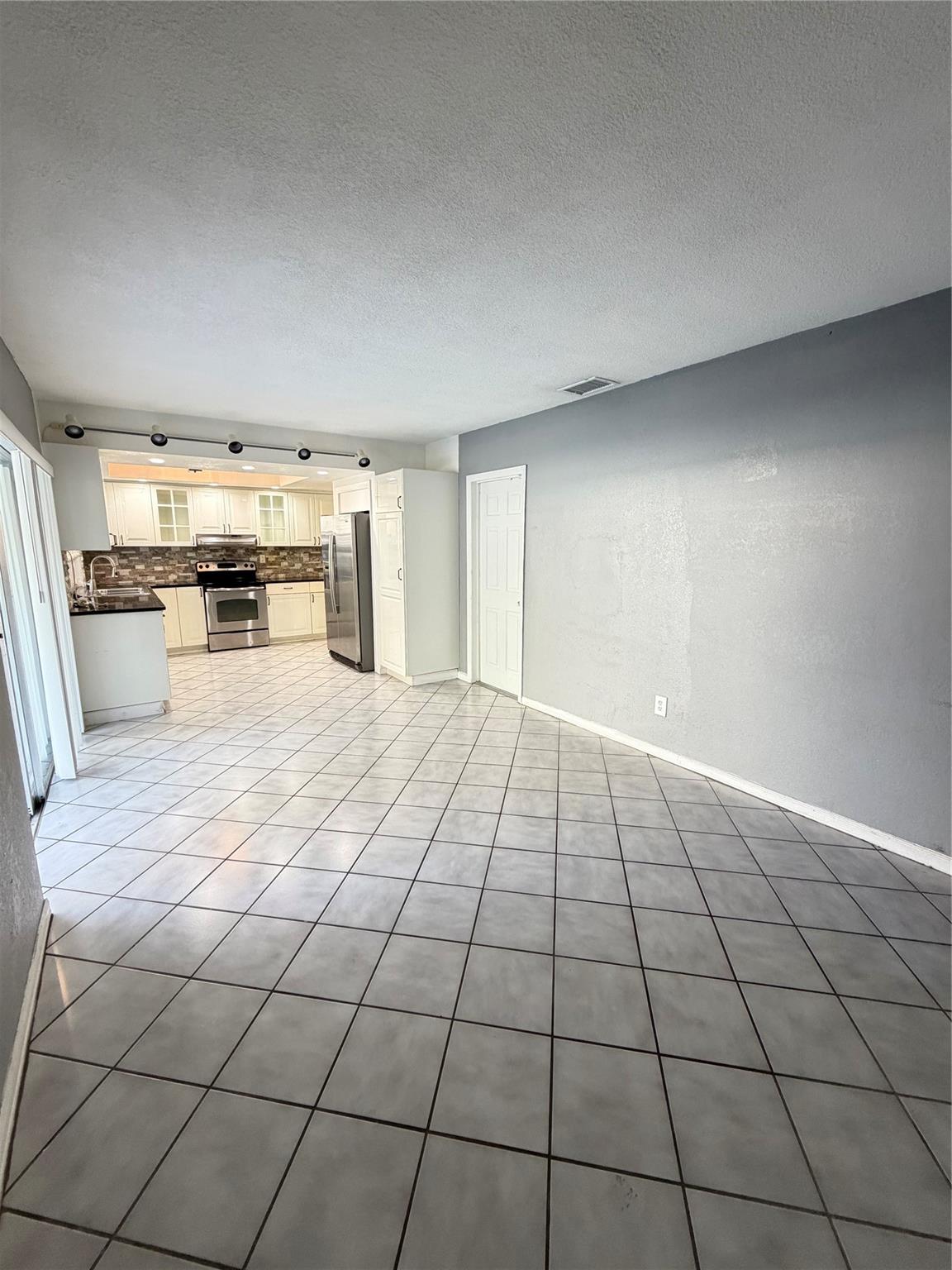 LAUDERDALE LAKES EAST GAT - Residential Lease