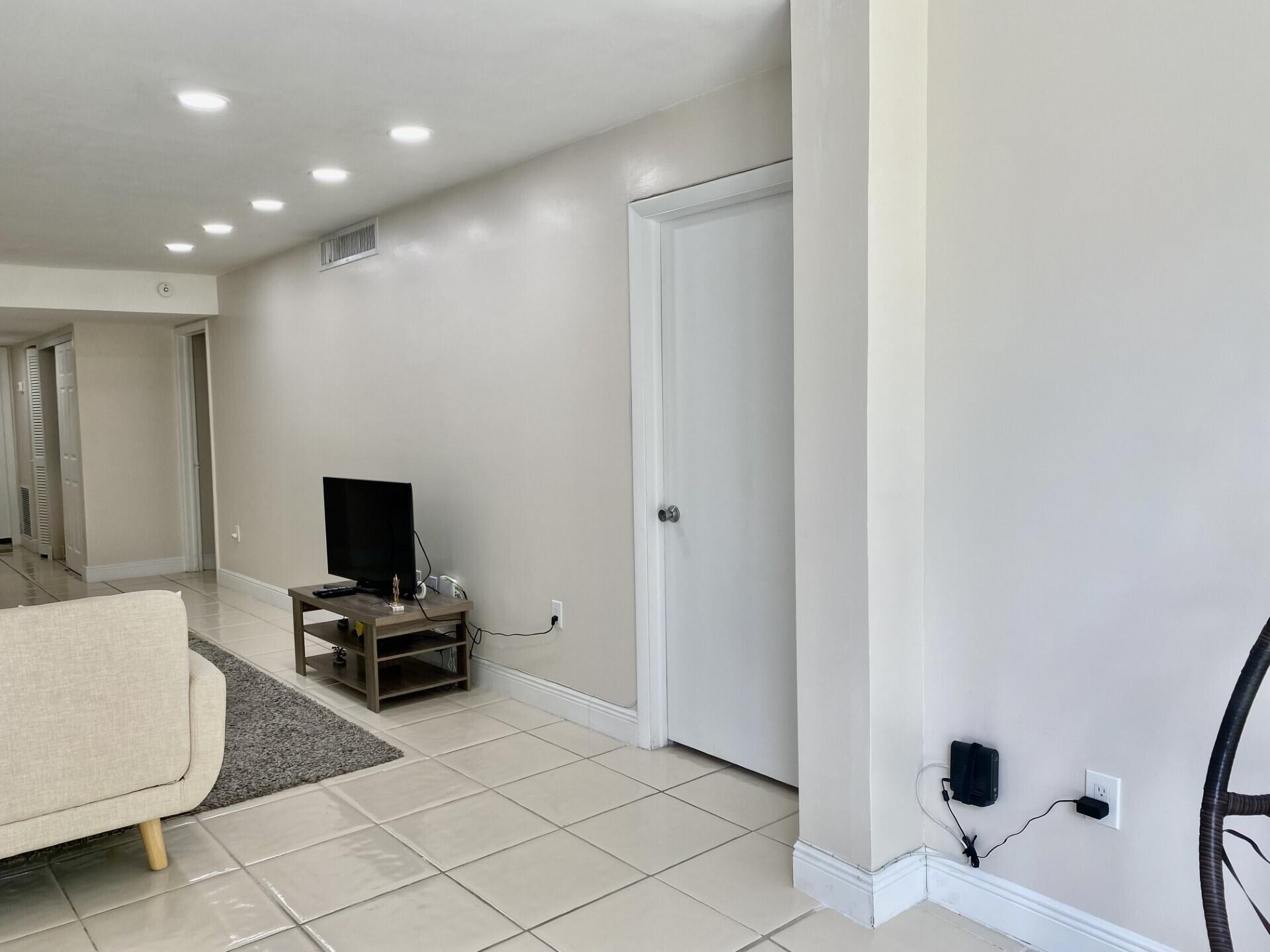 FOUNTAINS OF PALM BEACH CONDO 9 - Residential