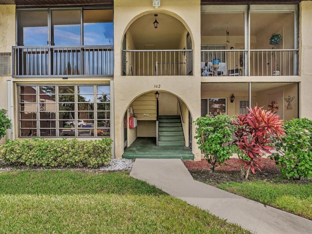 Photo of 342 Pine Ridge Circle #D-2, Greenacres, FL 33463 (MLS # R11125901)