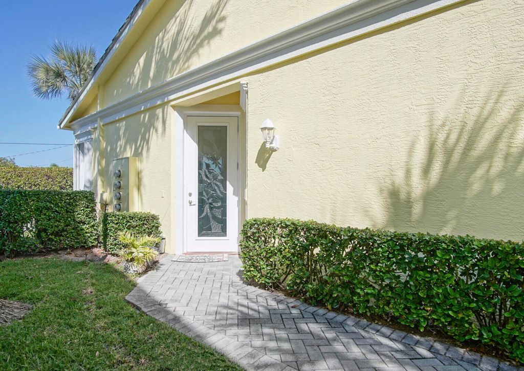 Photo of 506 Mariner Bay Boulevard, Fort Pierce, FL 34949 (MLS # R11167569)