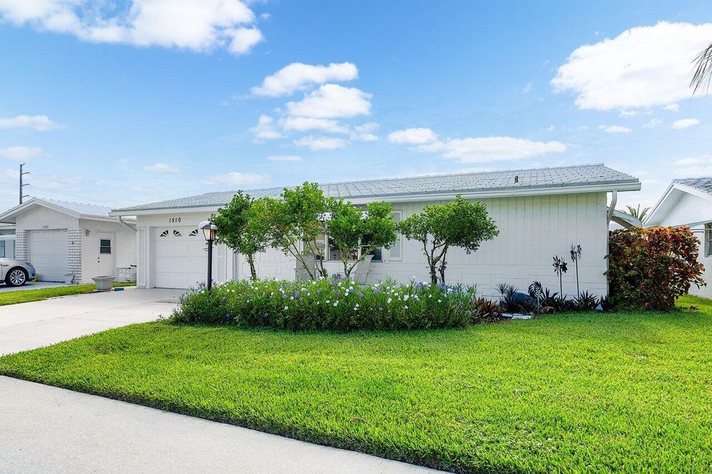 Photo of 1510 SW 22 Street, Boynton Beach, FL 33426 (MLS # R11012093)