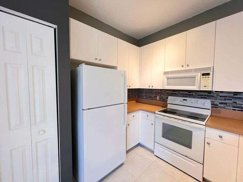 Photo of 117 Lighthouse Circle #J, Tequesta, FL 33469 (MLS # B26069018)