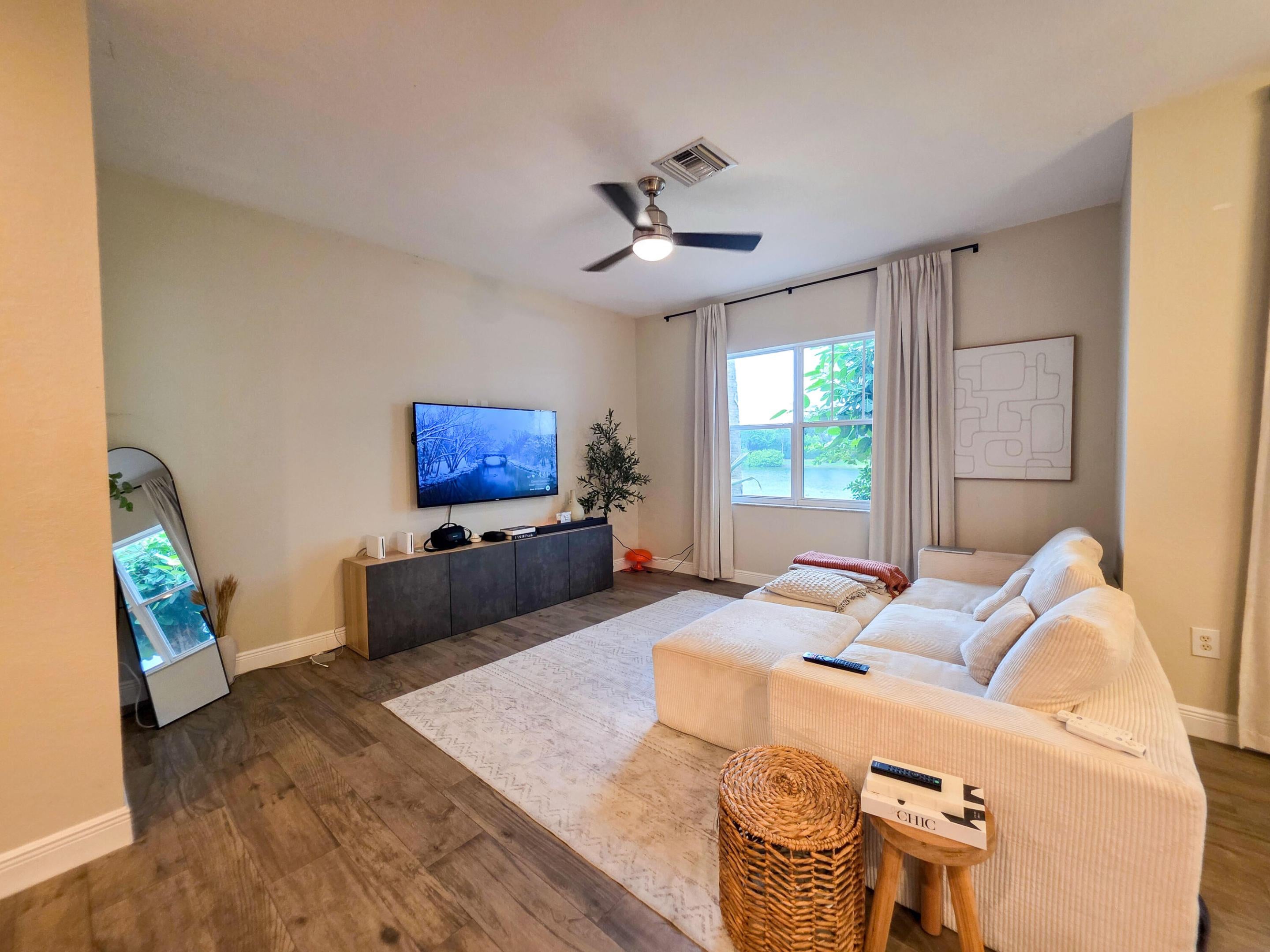Properties 855 Marina Del Ray Lane 1