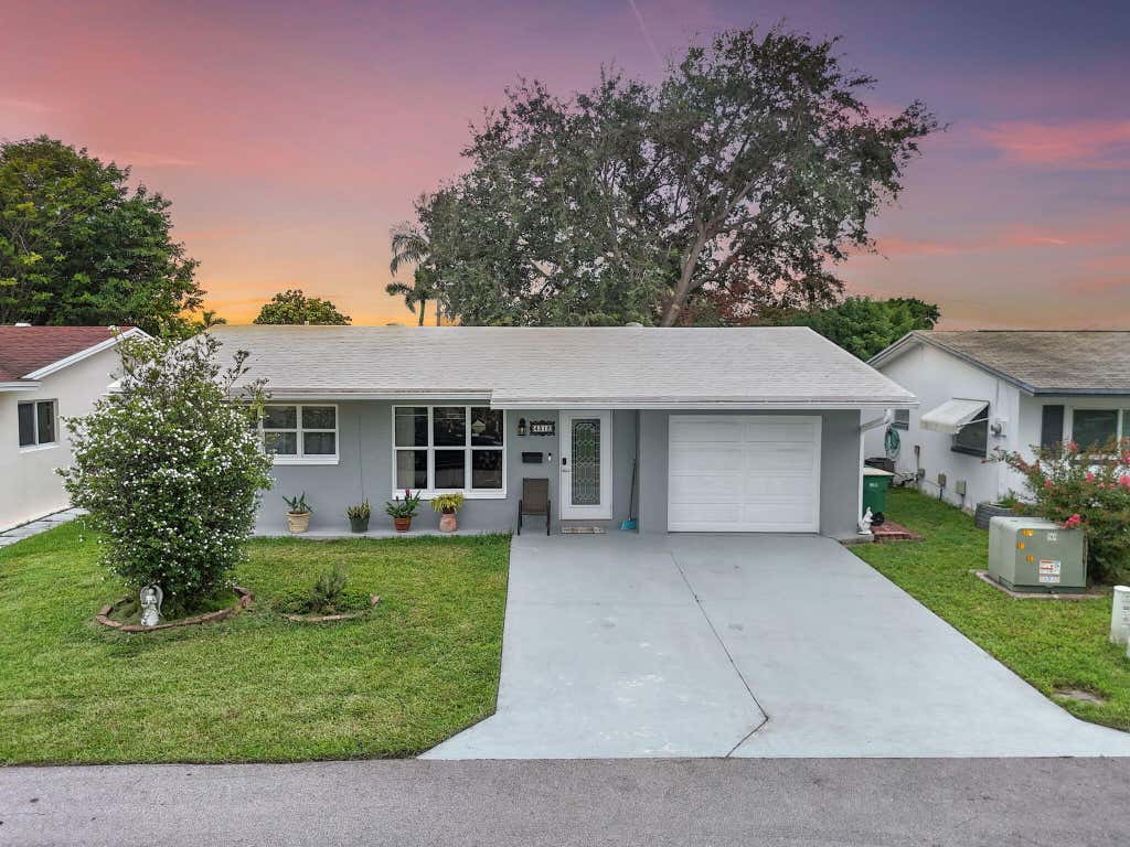 Photo of 4312 NW 47th Street, Tamarac, FL 33319 (MLS # B26062774)