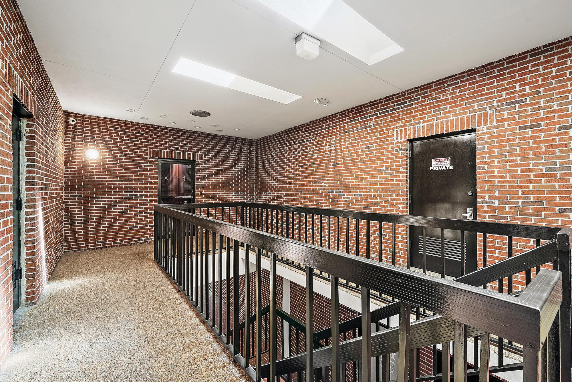 CONGRESS PARK OFFICE COND - Commercial Lease