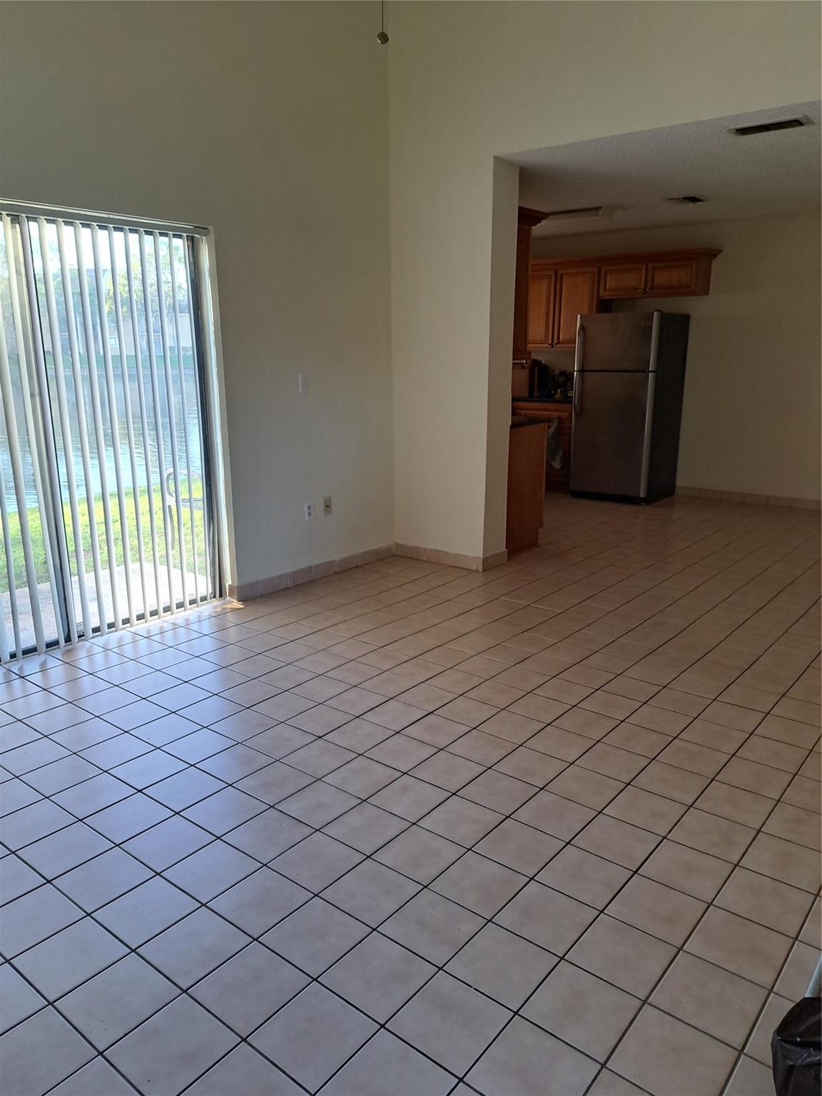 310 Palm Cir 310