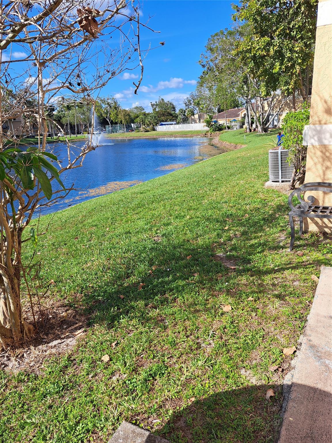 310 Palm Cir 310