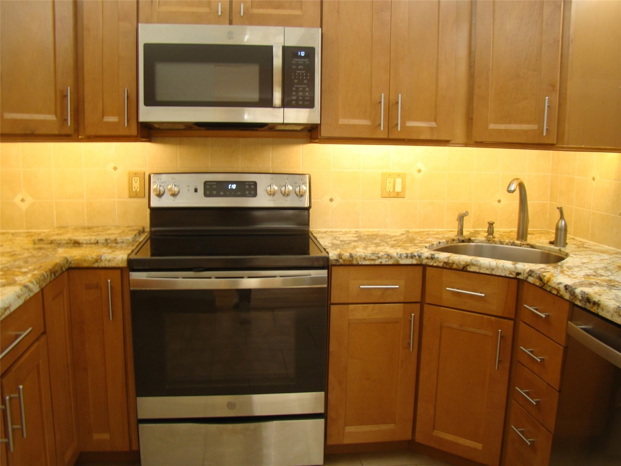 APPLEWOOD VILLAGE 1 - Residential