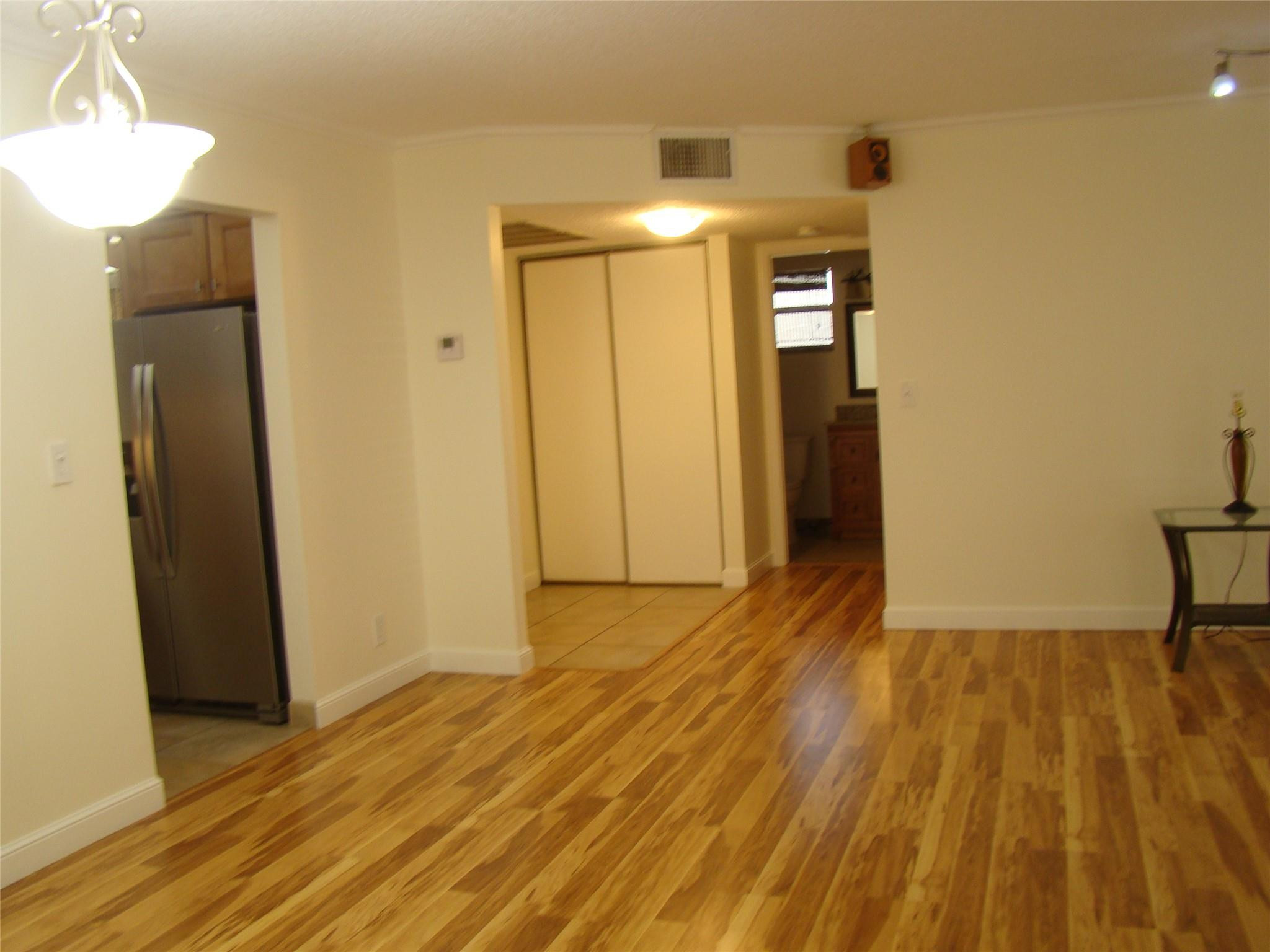 APPLEWOOD VILLAGE 1 - Residential