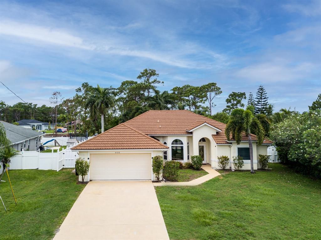 Photo of 6122 NW Durian Street, Port Saint Lucie, FL 34986 (MLS # R10729549)