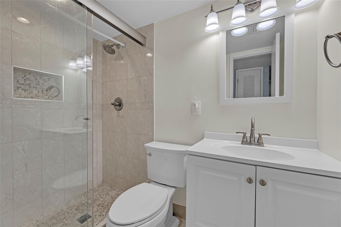 Lighthouse Point Plaza - Residential