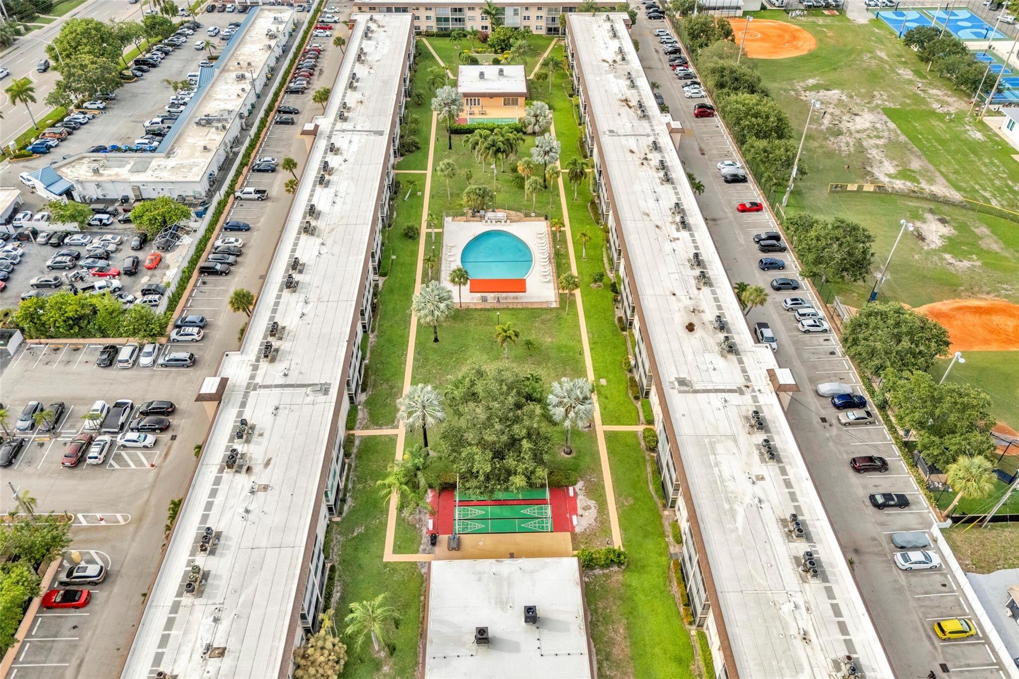 Lighthouse Point Plaza - Residential