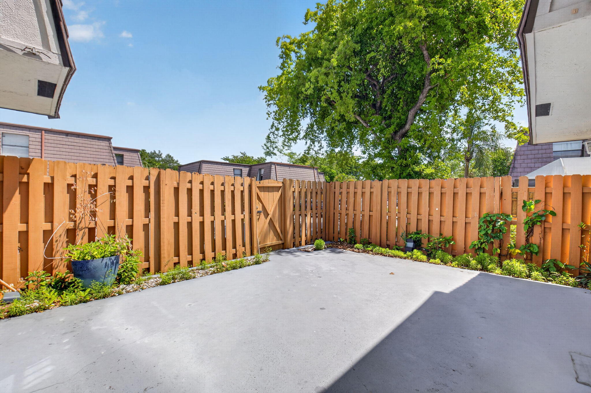 COURTYARDS AT BOCA - Residential