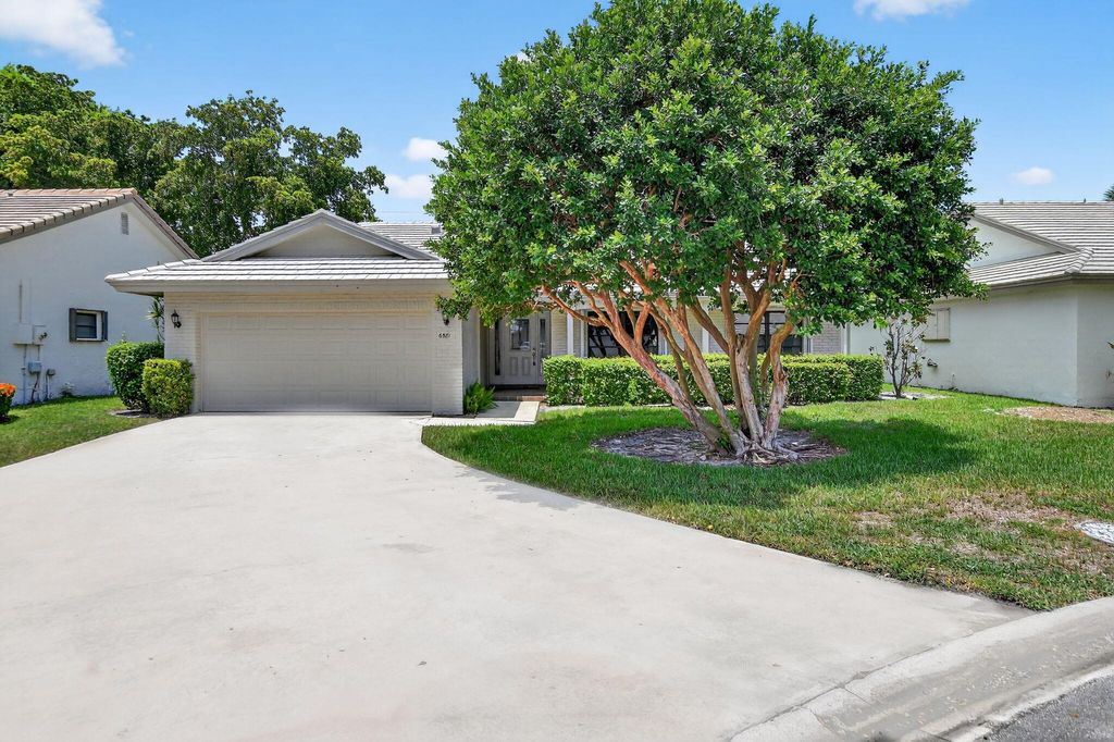 Photo of 6581 Casabella Lane, Boca Raton, FL 33433 (MLS # R11112084)