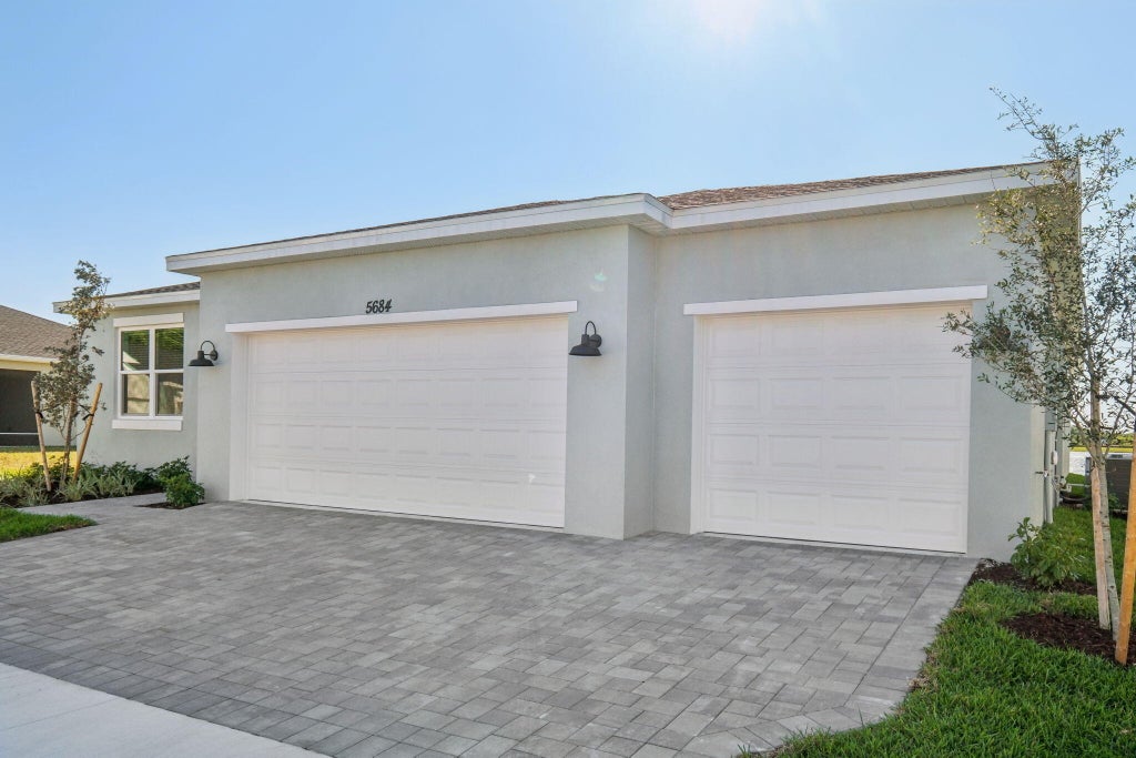 Photo of 5684 Hampton Park Circle, Vero Beach, FL 32966 (MLS # R11107505)