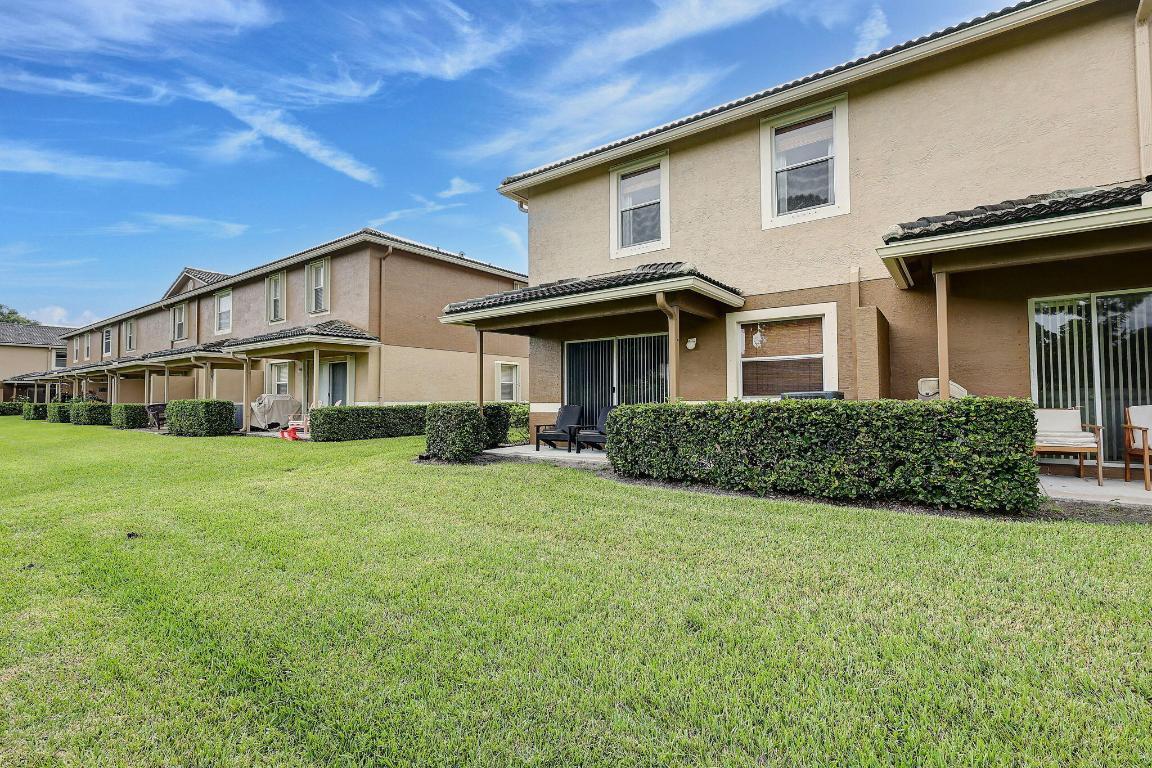 2988 SE Lexington Lakes Drive