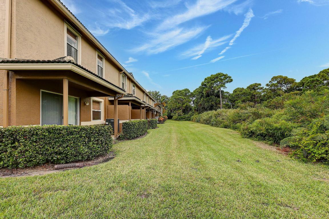 2988 SE Lexington Lakes Drive