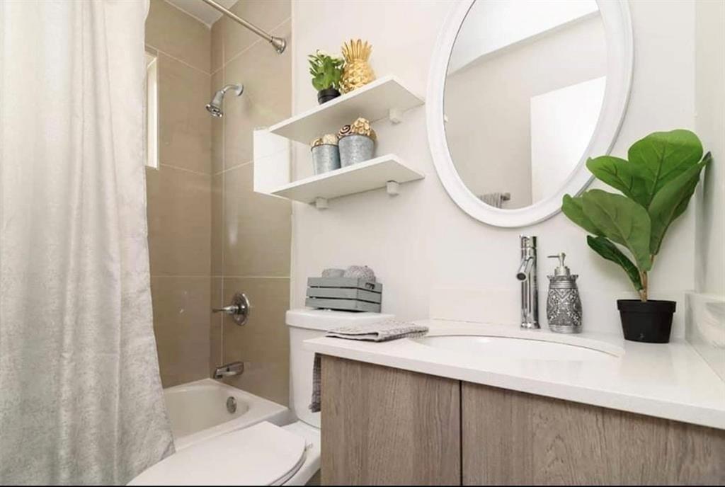*1ST MONTH & $0 DEPOSIT TO MOVE-IN!**. 1 bedroom, 1 bathroom unit available for IMMEDIATE occupancy in the Prestige Boardwalk Community. Property & unit features include Central AC, newer flooring, updated kitchen & cabinetry, newer appliances, large bedroom closet with ample space and spacious living room. Easy access to major highways. Utilities include water/trash, sewer & parking & WIFI. **EASY TO SHOW on LOCKBOX** Schedule through SHOWING TIME** Income minimum of 2.5 times monthly rent. $85 application fee per tenant. See documents required in Broker Remarks. Housing Vouchers welcome.