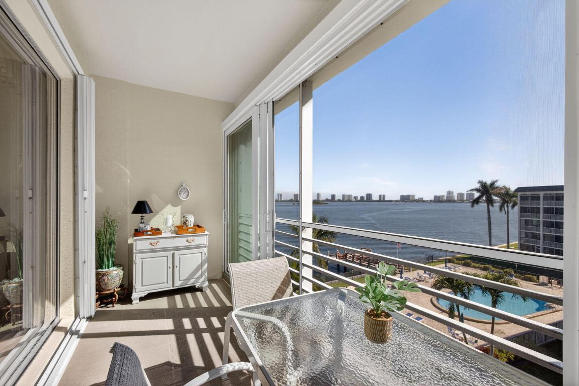 PARADISE HARBOUR CONDO - Residential