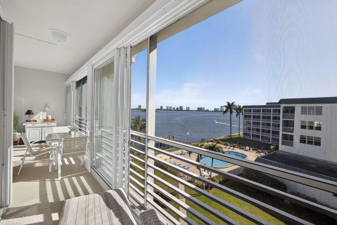 PARADISE HARBOUR CONDO - Residential