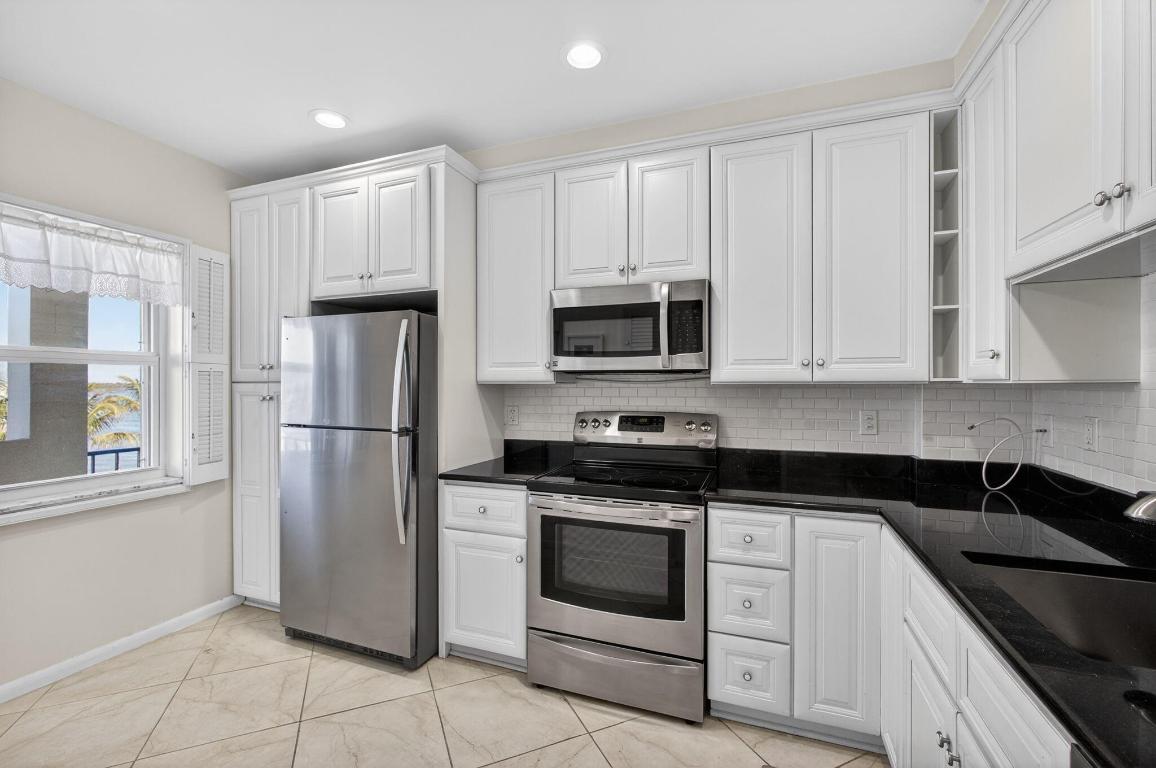 PARADISE HARBOUR CONDO - Residential