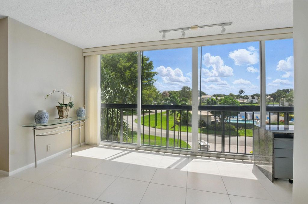 Photo of 1534 Bridgewood Drive #1534, Boca Raton, FL 33434 (MLS # F10501424)