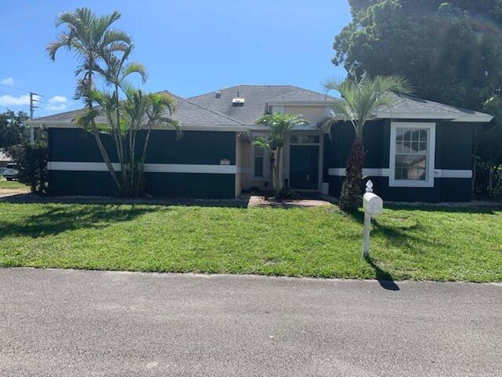 Photo of 701 SE Michael Court Ct, Stuart, FL 34996 (MLS # R10808179)