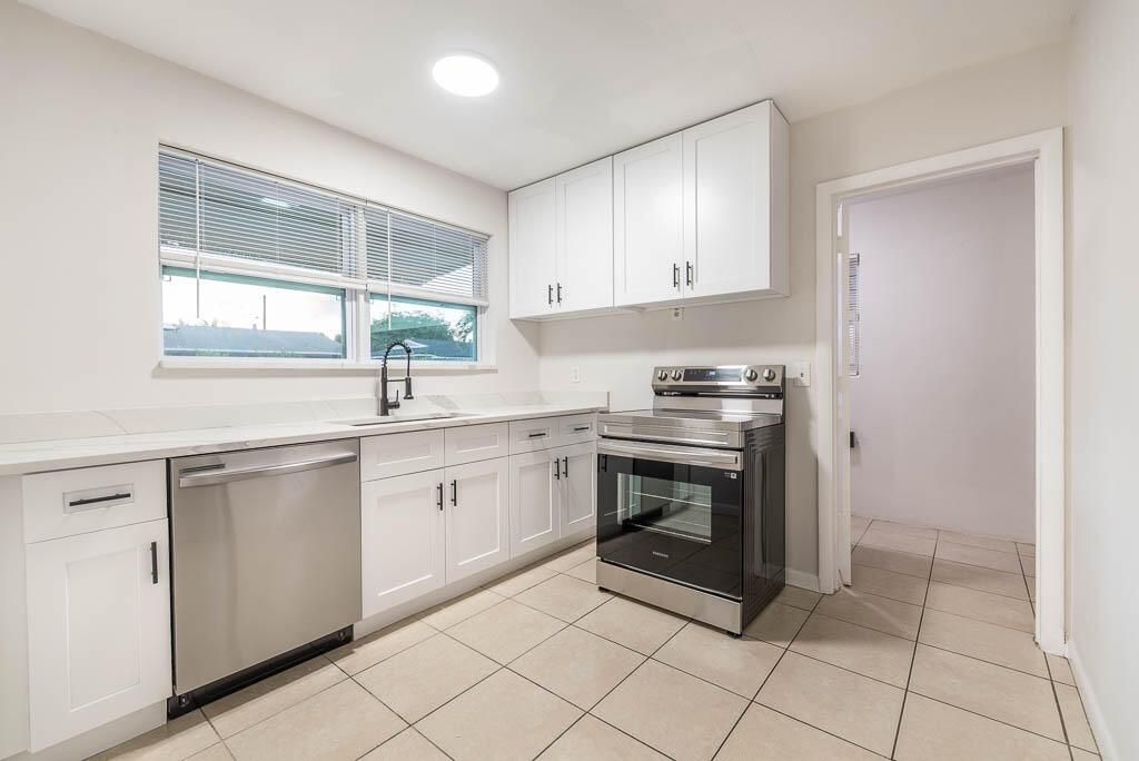 Photo of 1302 S Congress Avenue, Delray Beach, FL 33445 (MLS # R11057619)