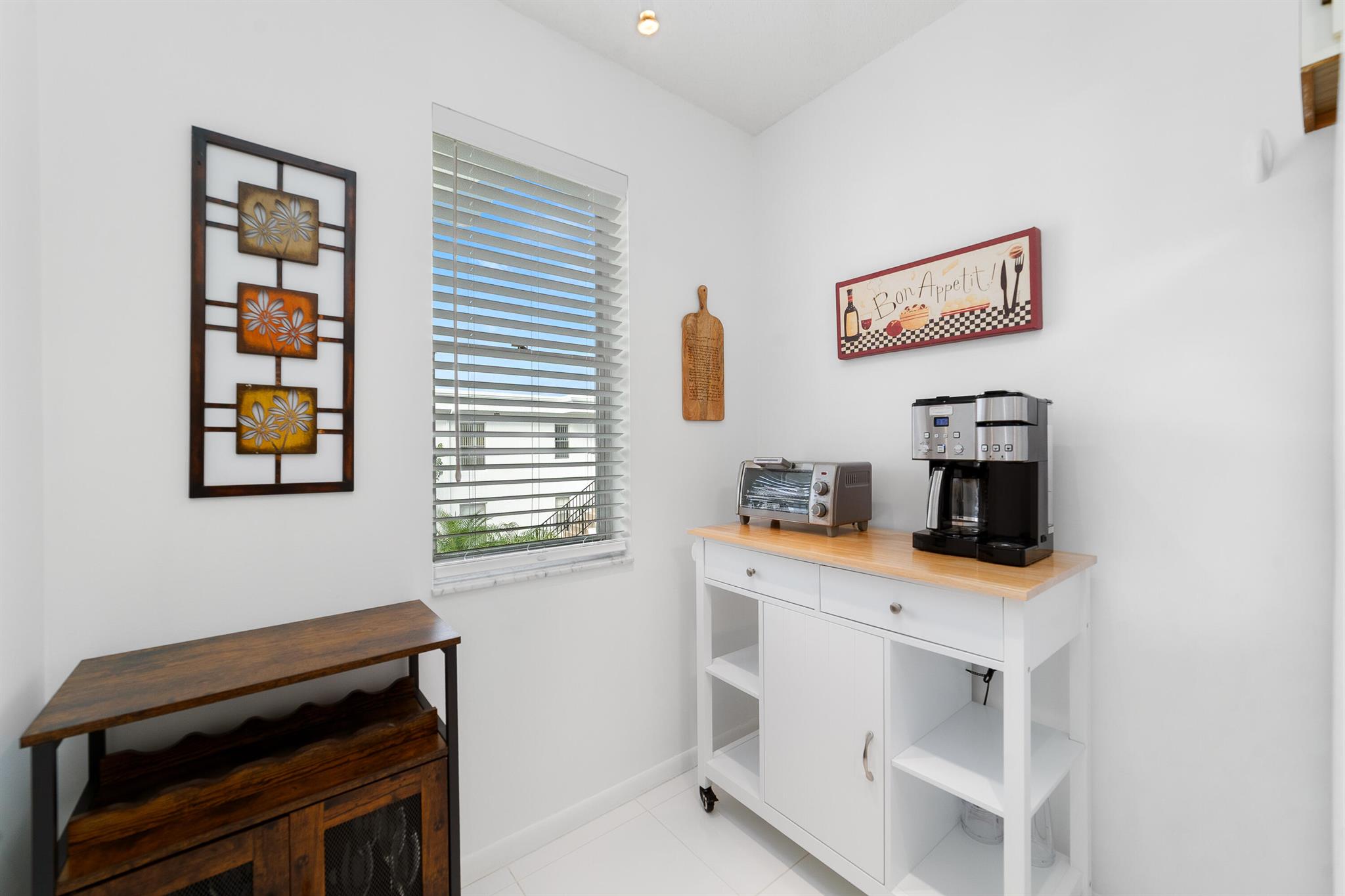 INTERNATIONAL CLUB CONDO - Residential