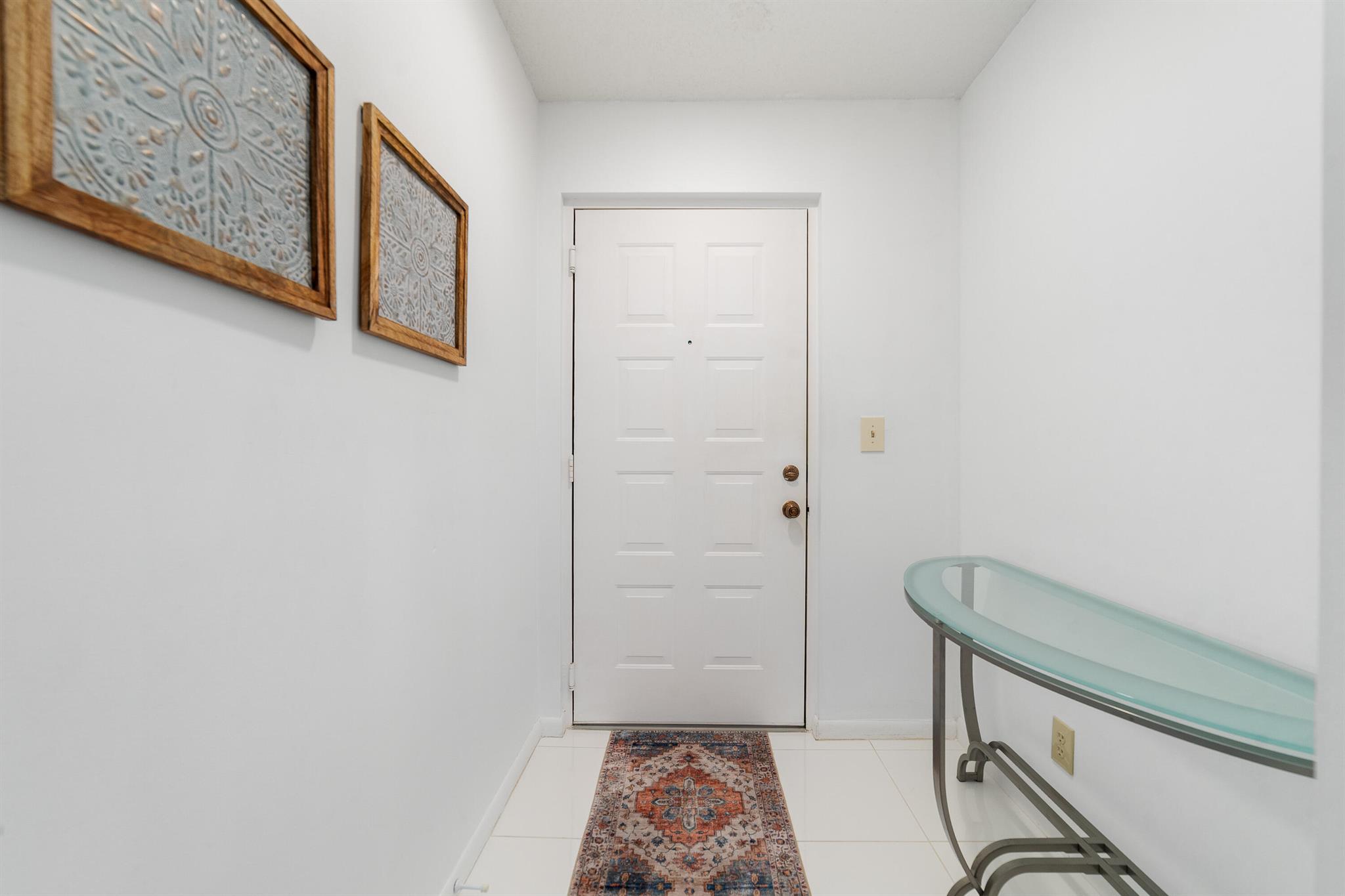 INTERNATIONAL CLUB CONDO - Residential