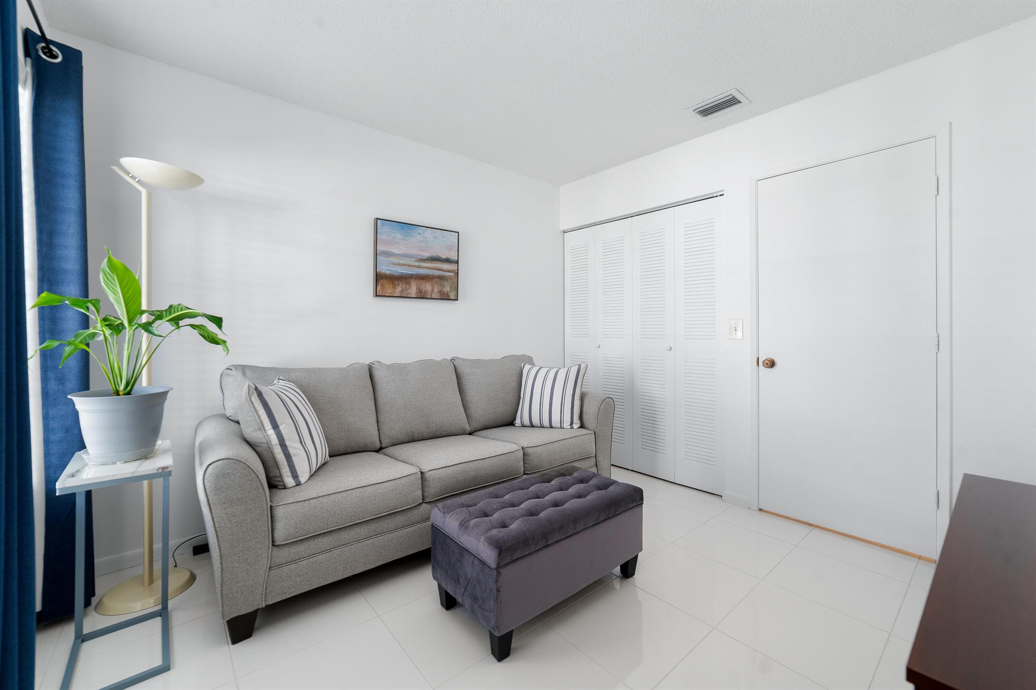 INTERNATIONAL CLUB CONDO - Residential