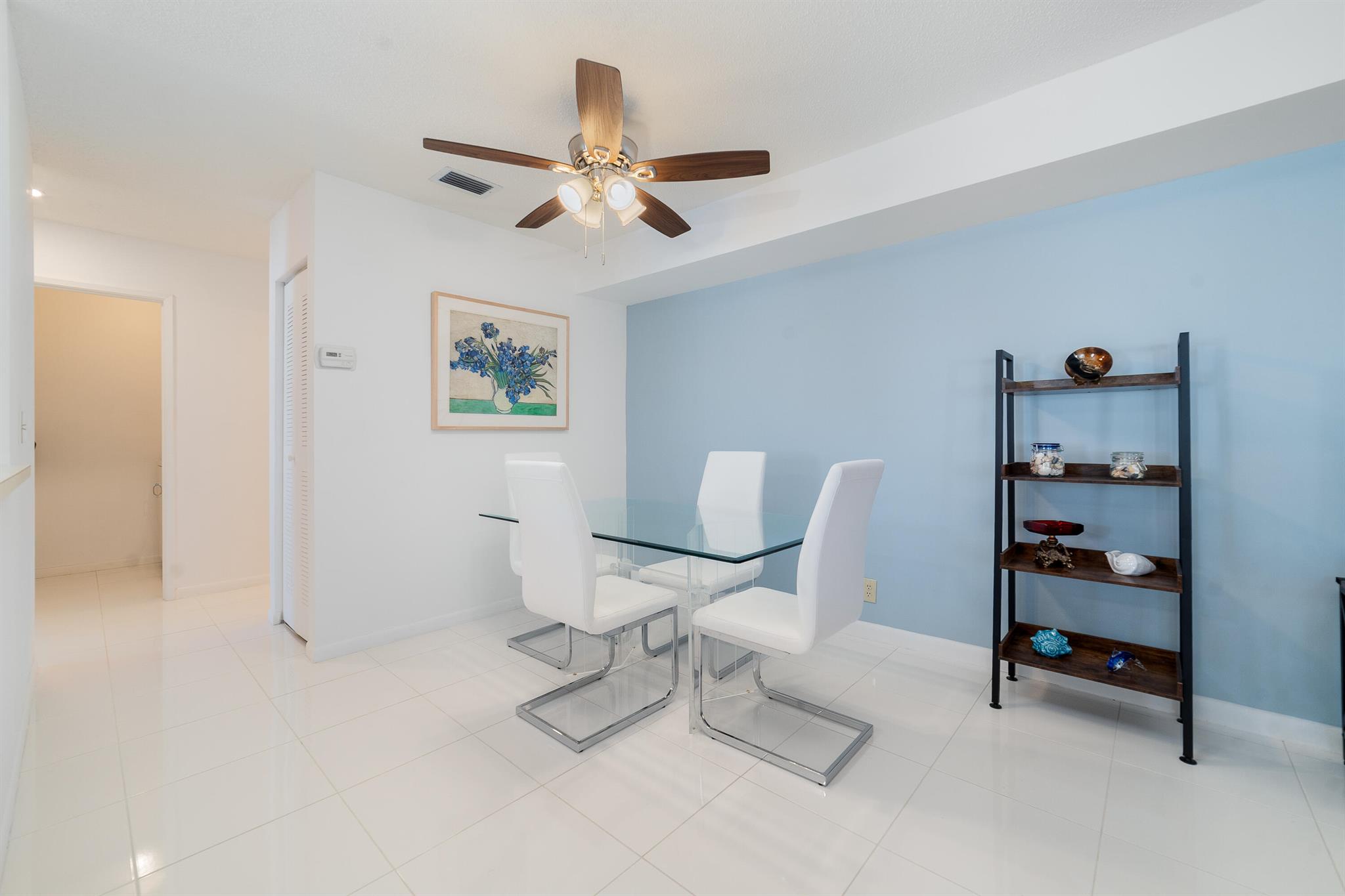 INTERNATIONAL CLUB CONDO - Residential