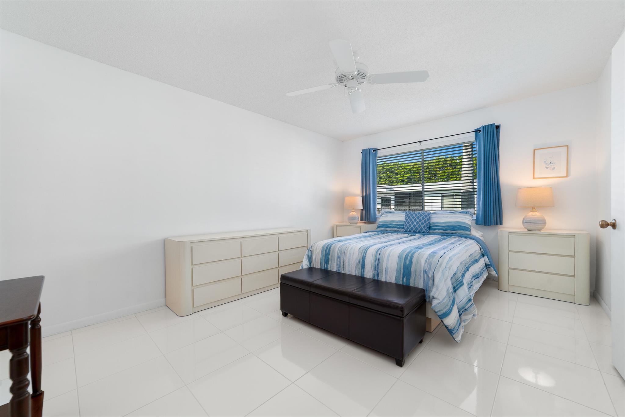 INTERNATIONAL CLUB CONDO - Residential