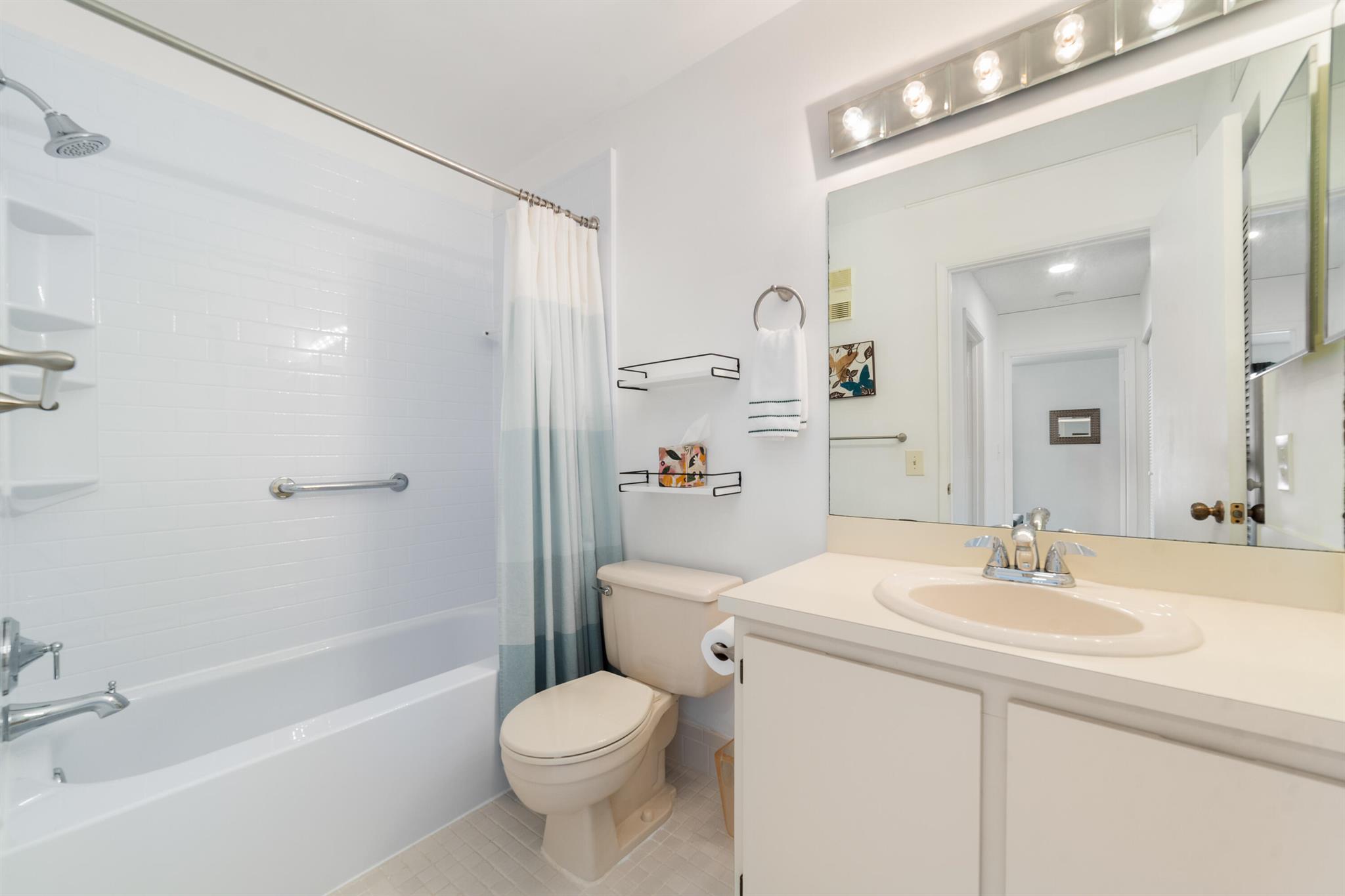 INTERNATIONAL CLUB CONDO - Residential