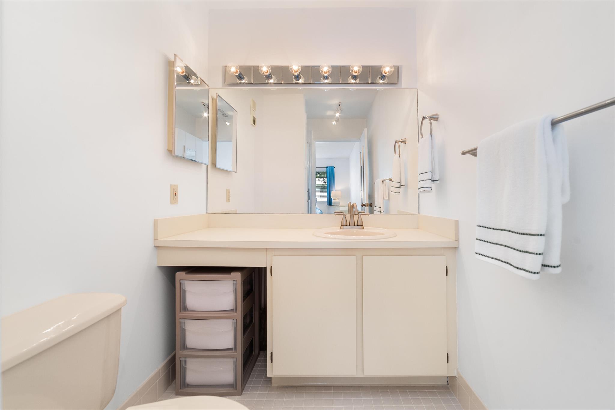 INTERNATIONAL CLUB CONDO - Residential