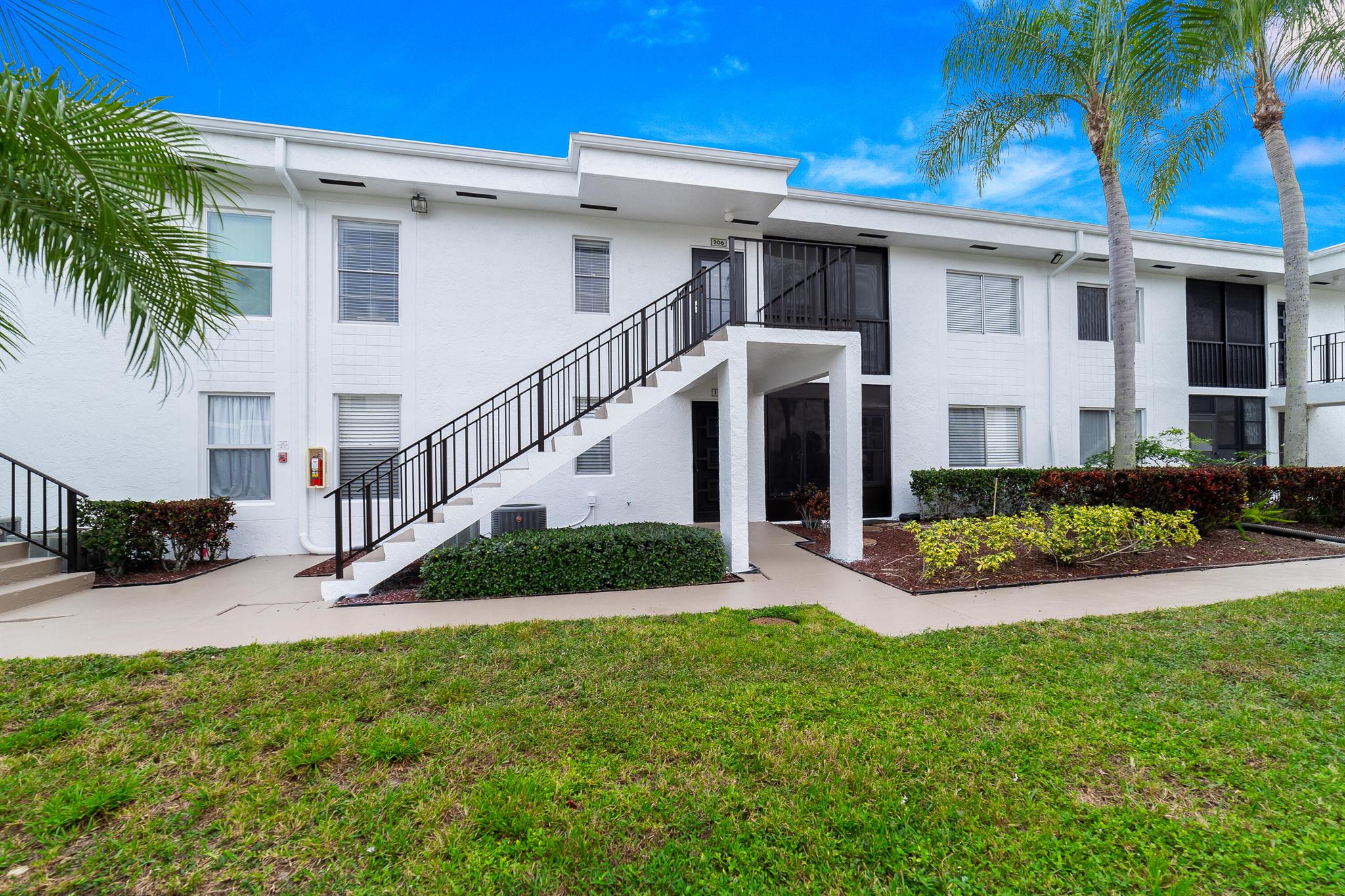 INTERNATIONAL CLUB CONDO - Residential