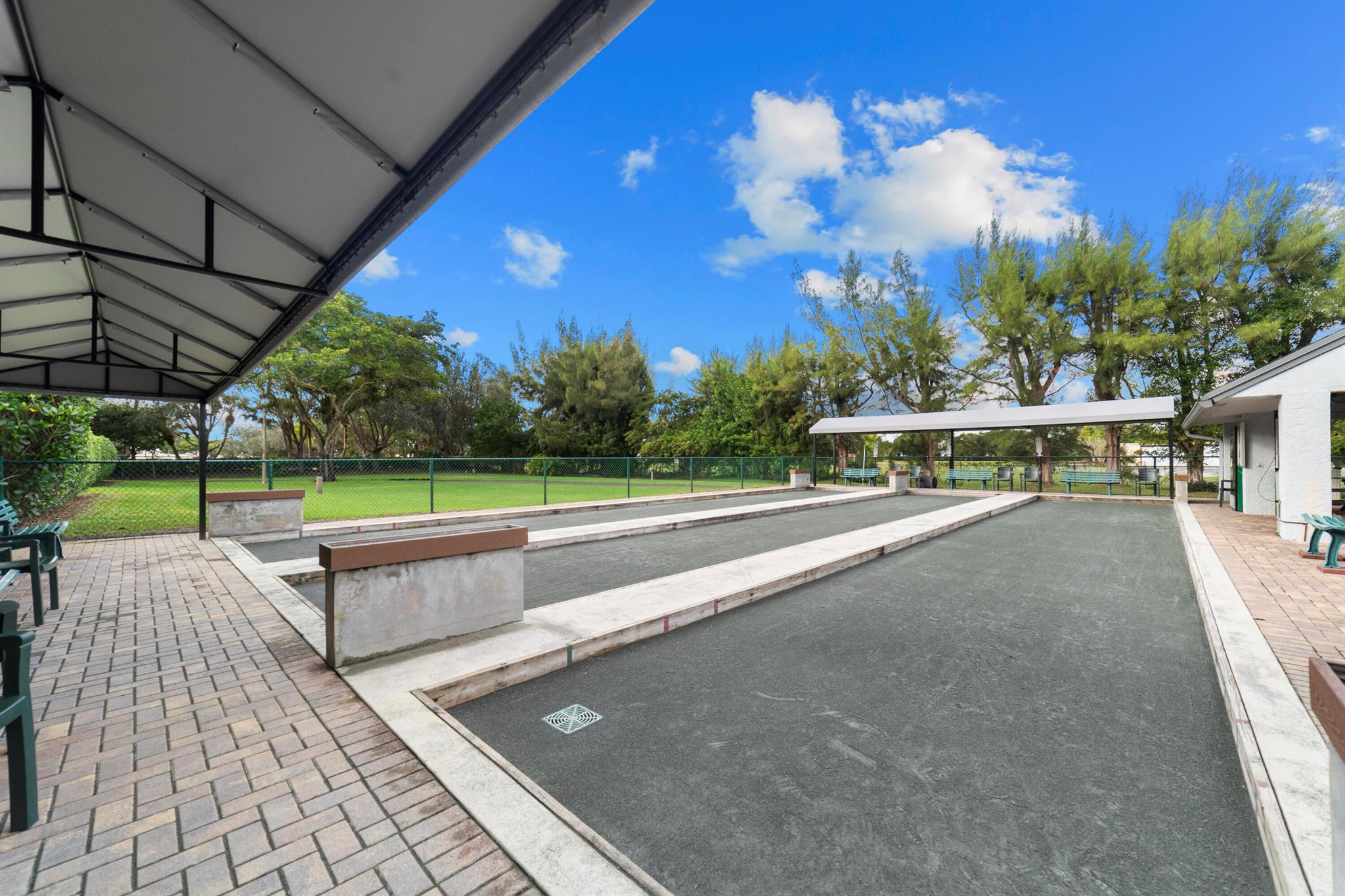 INTERNATIONAL CLUB CONDO - Residential