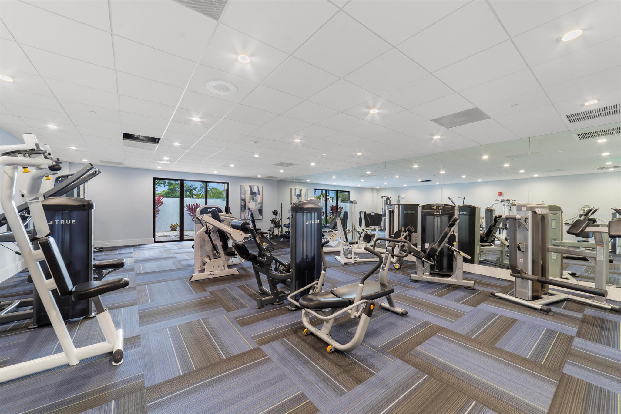 INTERNATIONAL CLUB CONDO - Residential