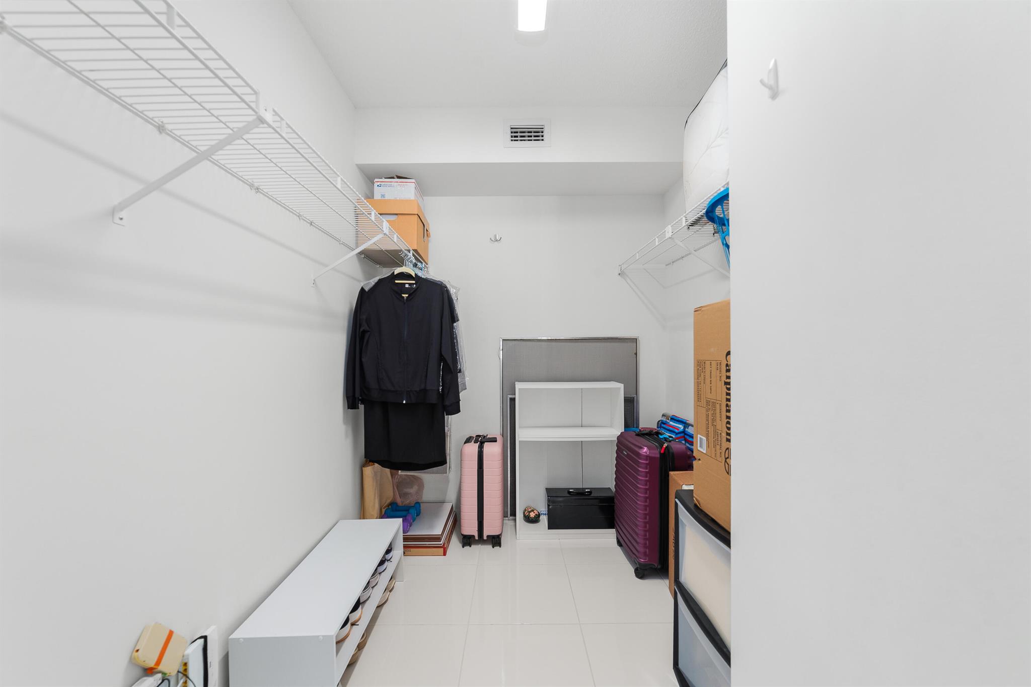 INTERNATIONAL CLUB CONDO - Residential