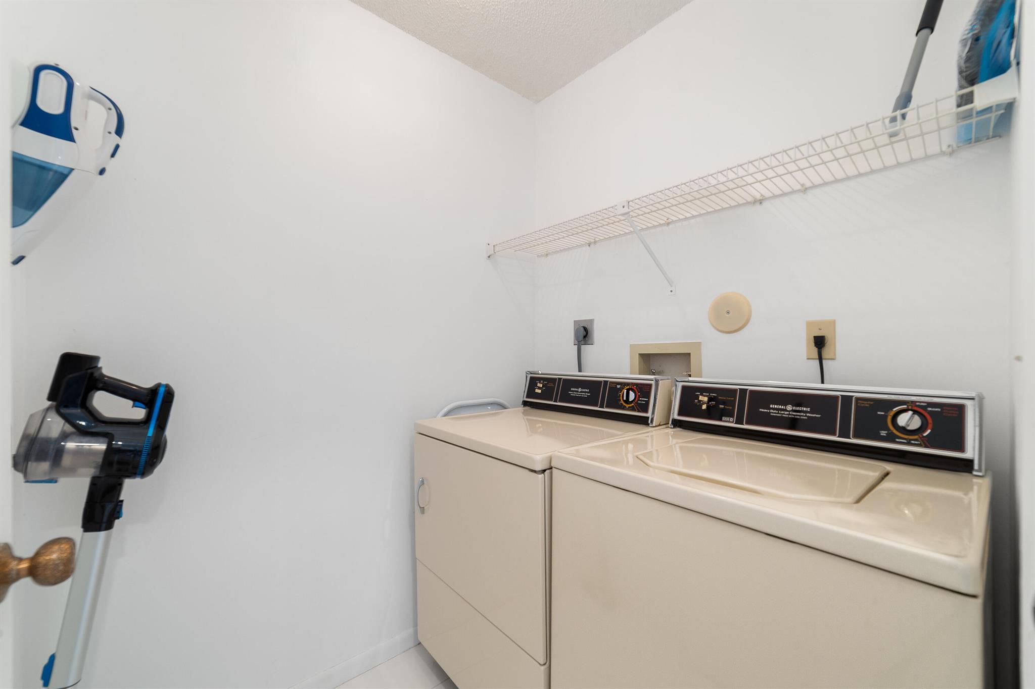 INTERNATIONAL CLUB CONDO - Residential