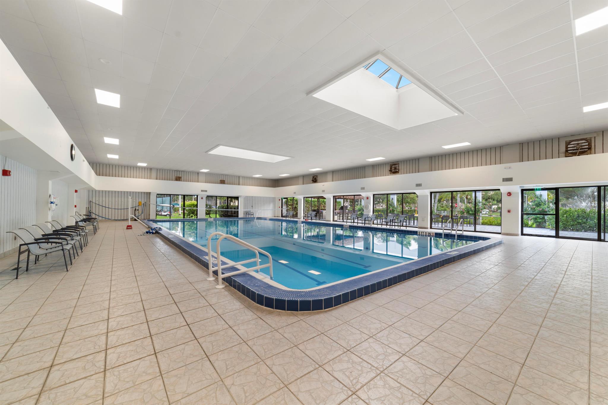 INTERNATIONAL CLUB CONDO - Residential