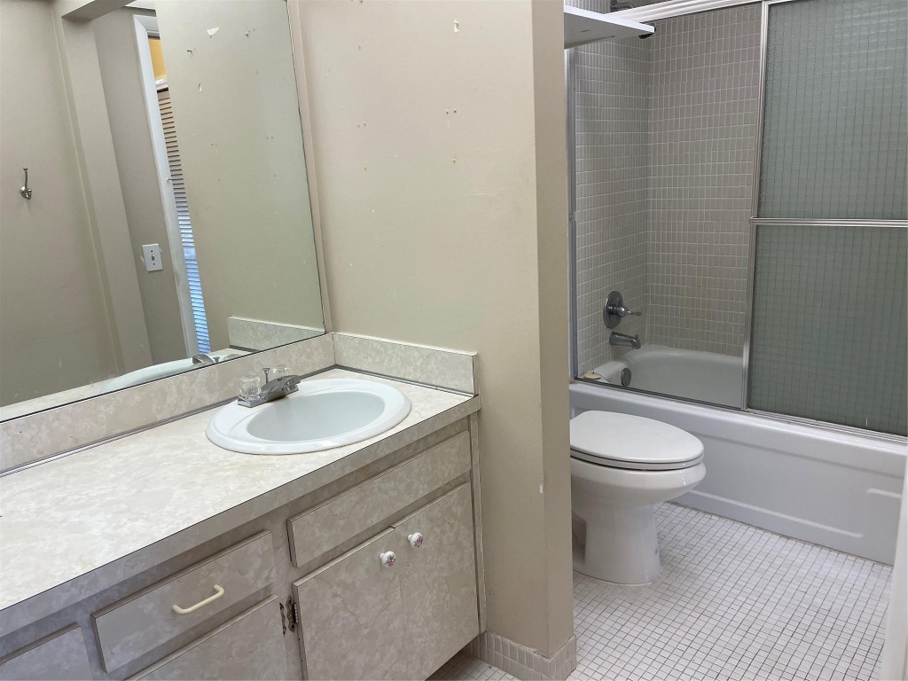 Emerald Hills Condo - Residential