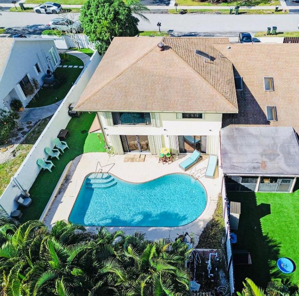 Photo of 237 SW 29th Avenue, Delray Beach, FL 33445 (MLS # R11145222)