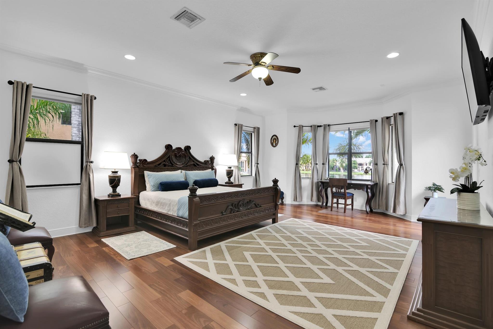 VERSAILLES - Residential Lease